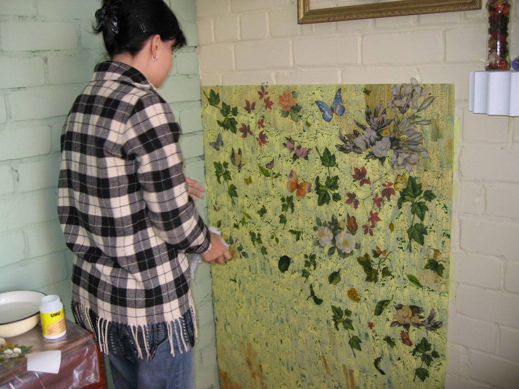 Технология декупажа кафельной плитки на кухне своими руками