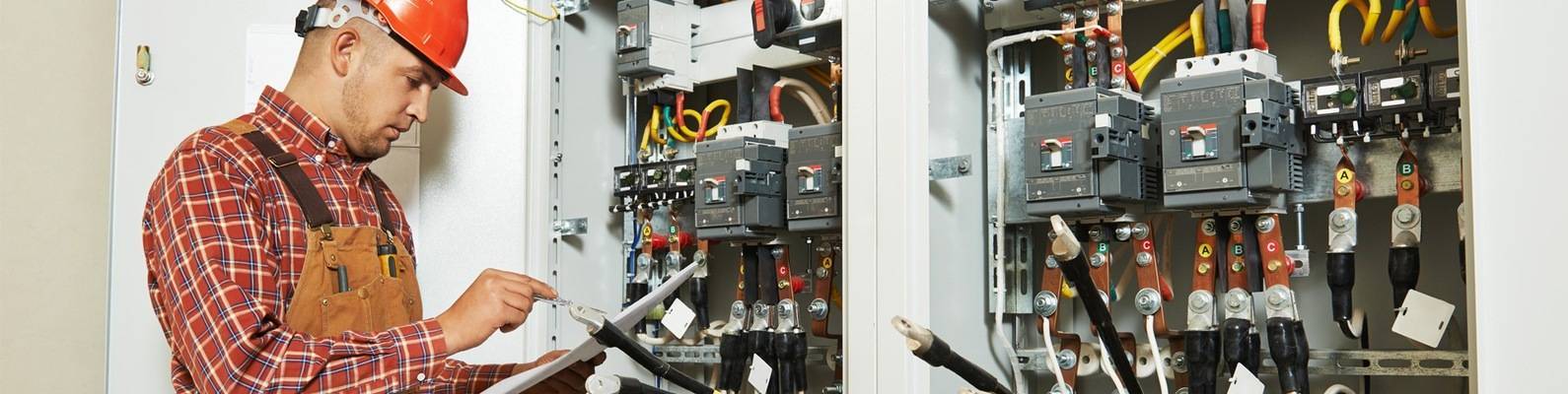 Электрик: мастер, управляющий электричеством