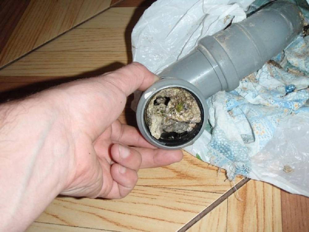 Чем прочистить канализационные трубы в домашних условиях: проблемы и решения