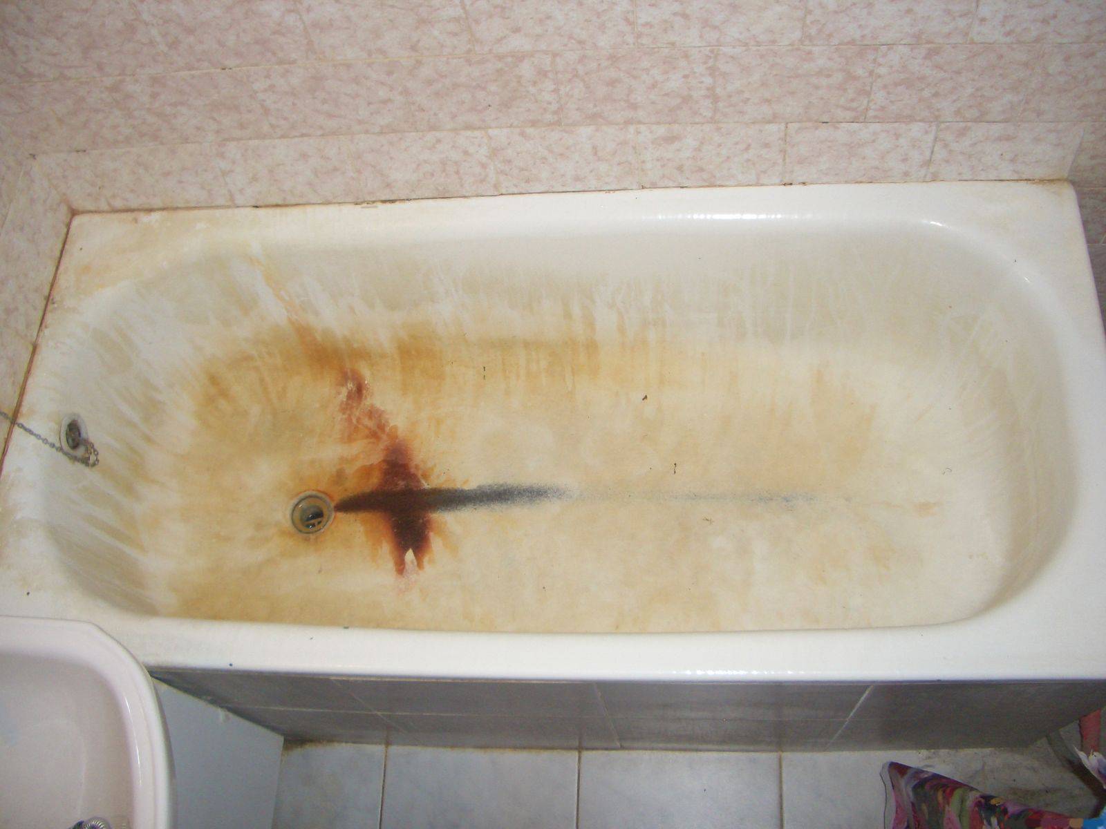 ржавчина на петлях в шкафу в ванной