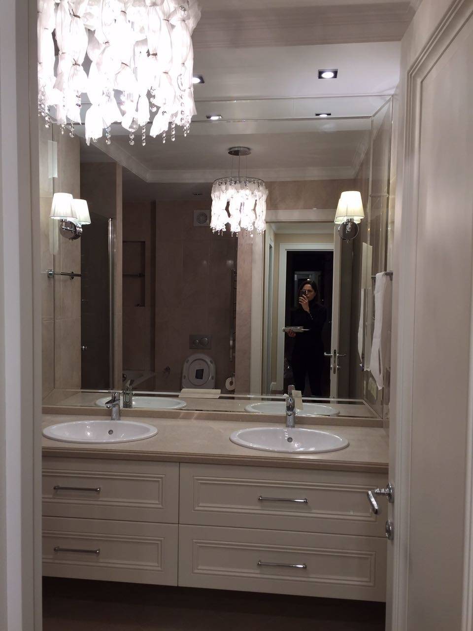 Зеркальный шкаф в ванную комнату (60 фото): навесной, угловой, с зеркалом и подсветкой