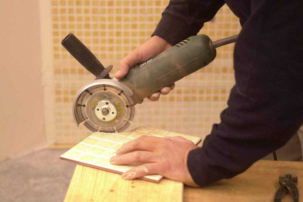 Чтобы разрезать плитку без плиткореза существует несколько простых способов