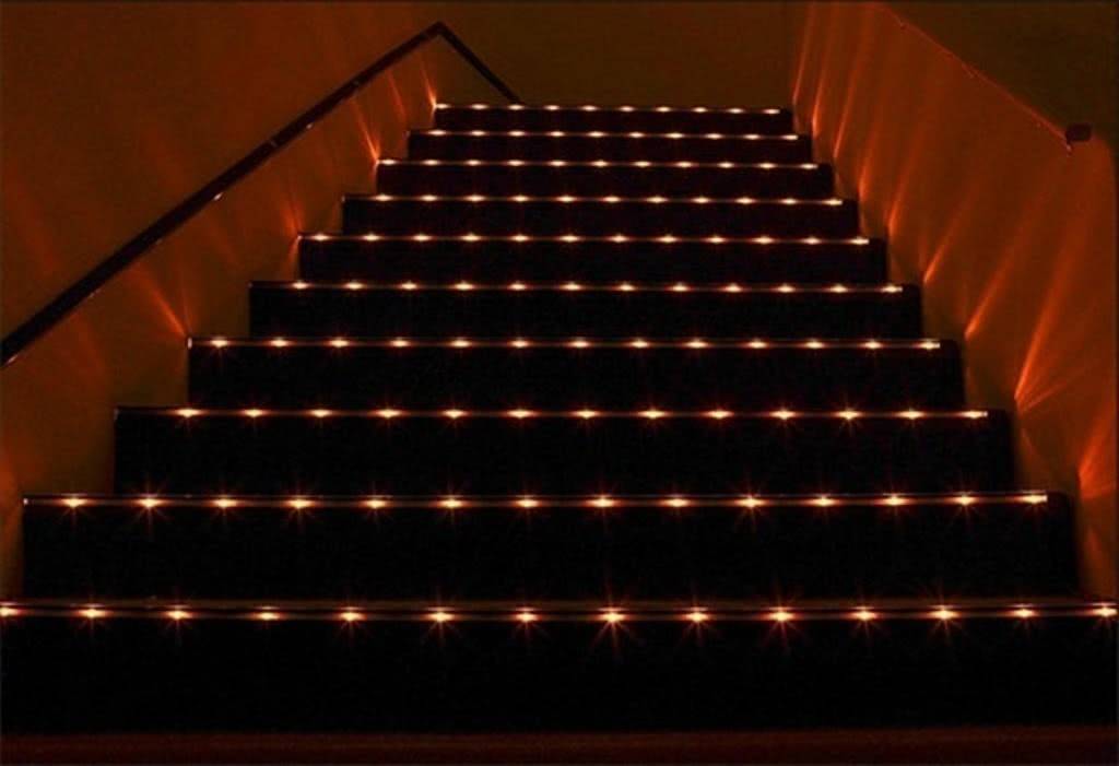 Подсветка ступеней. Неоновая подсветка лестницы. Подсветка уличных ступеней. Подсветка в уличных ступеньках. Step lighter