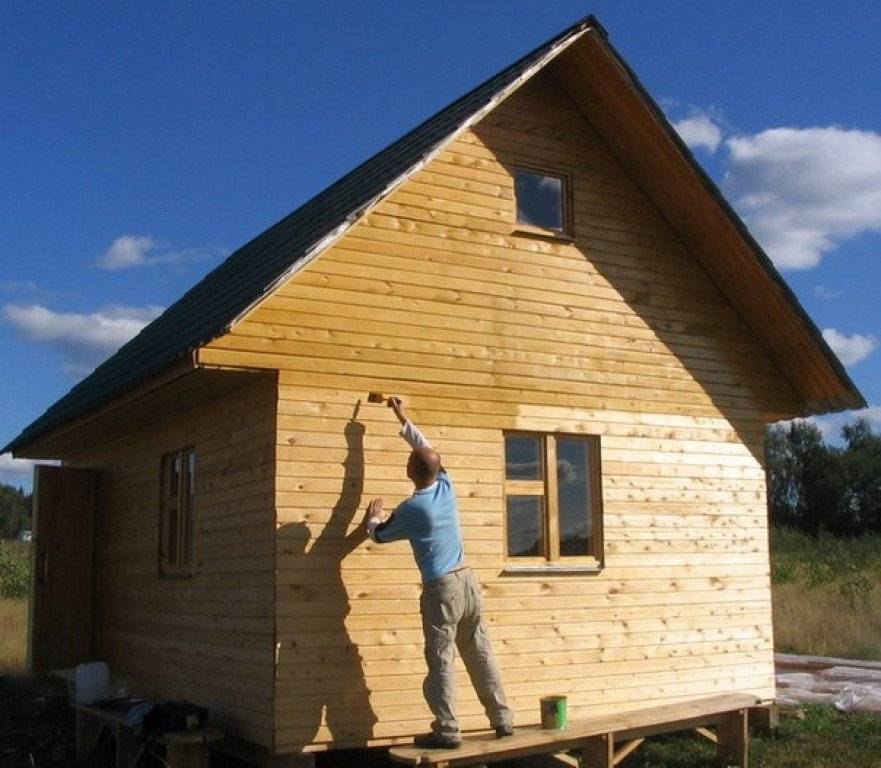 Как правильно покрасить фасад деревянного дома – тонкости и нюансы работы