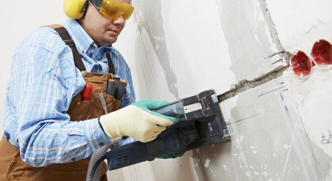 Как штробить стены под проводку правильно: технология безопасного штробления без пыли для бетонной или кирпичной стены