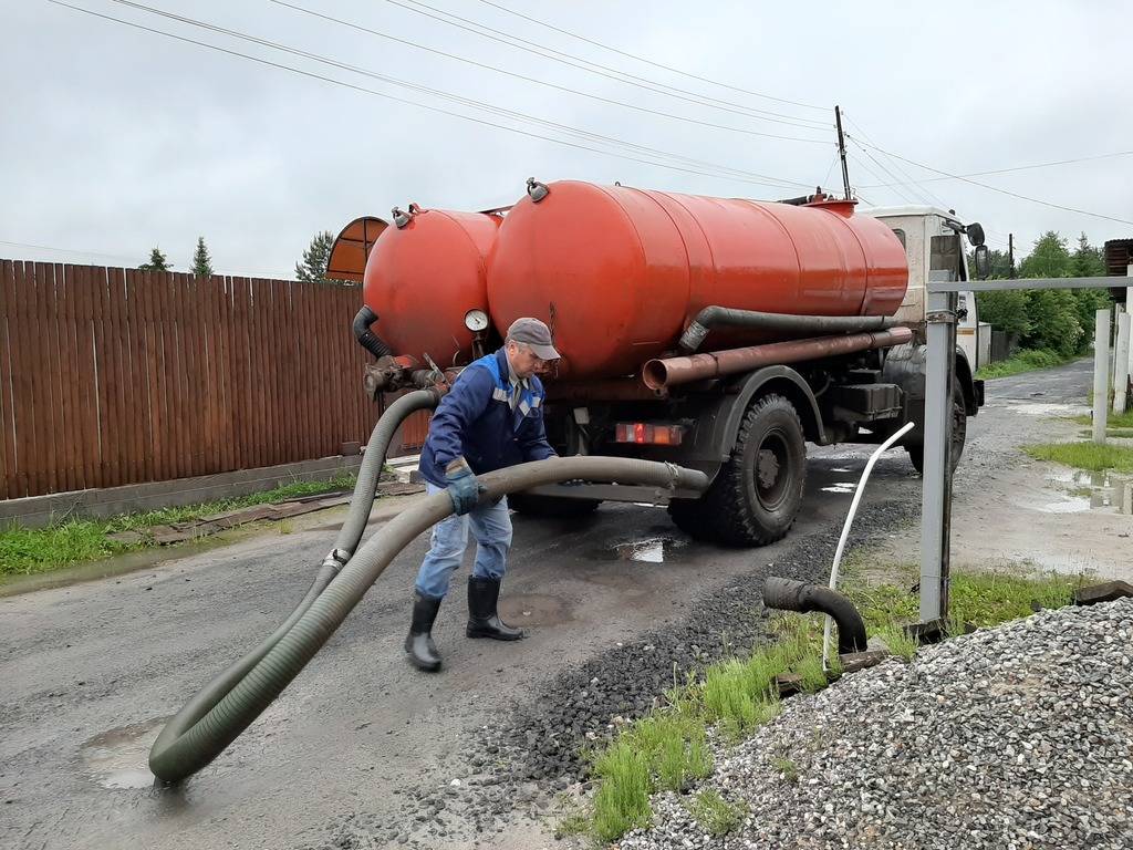 Выгребная яма быстро наполняется после откачки: что делать, народные средства