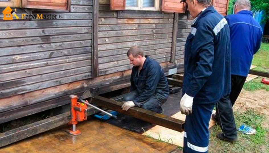 Как самостоятельно поднять деревянный дом при помощи домкрата