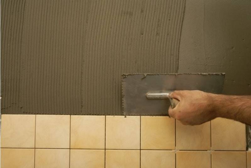 Можно ли плиточным клеем выравнивать стены. можно ли использовать плиточный клей вместо цемента? можно, читай как это делать правильно - легкий ремонт квартир и домов