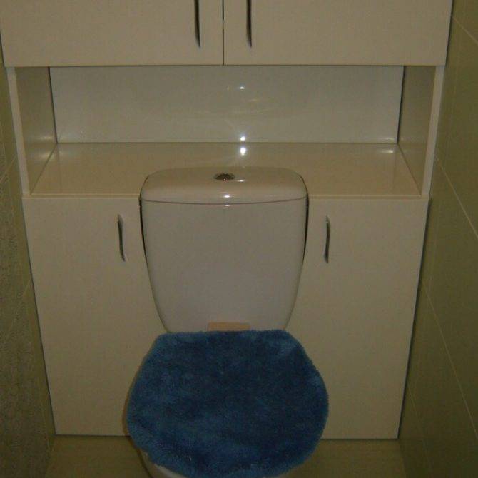 Шкаф в туалет (встроенный, навесной): фото лучших идей размещения в современном интерьере шкафа за унитазом над инсталляцией