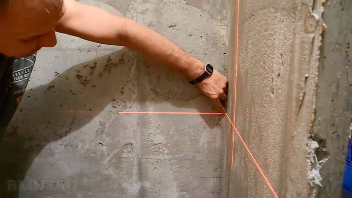 Можно ли выравнивать стены плиточным клеем: поэтапное проведение работ