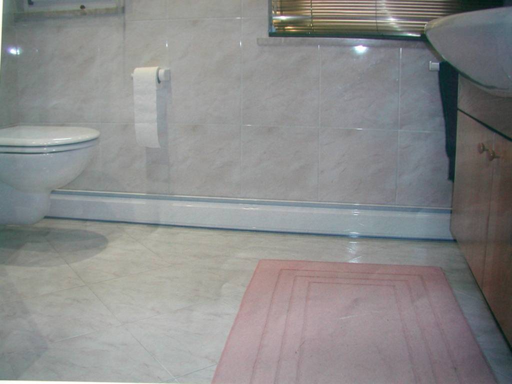 Пластиковый плинтус для ванны — секреты монтажа | онлайн-журнал о ремонте и дизайне