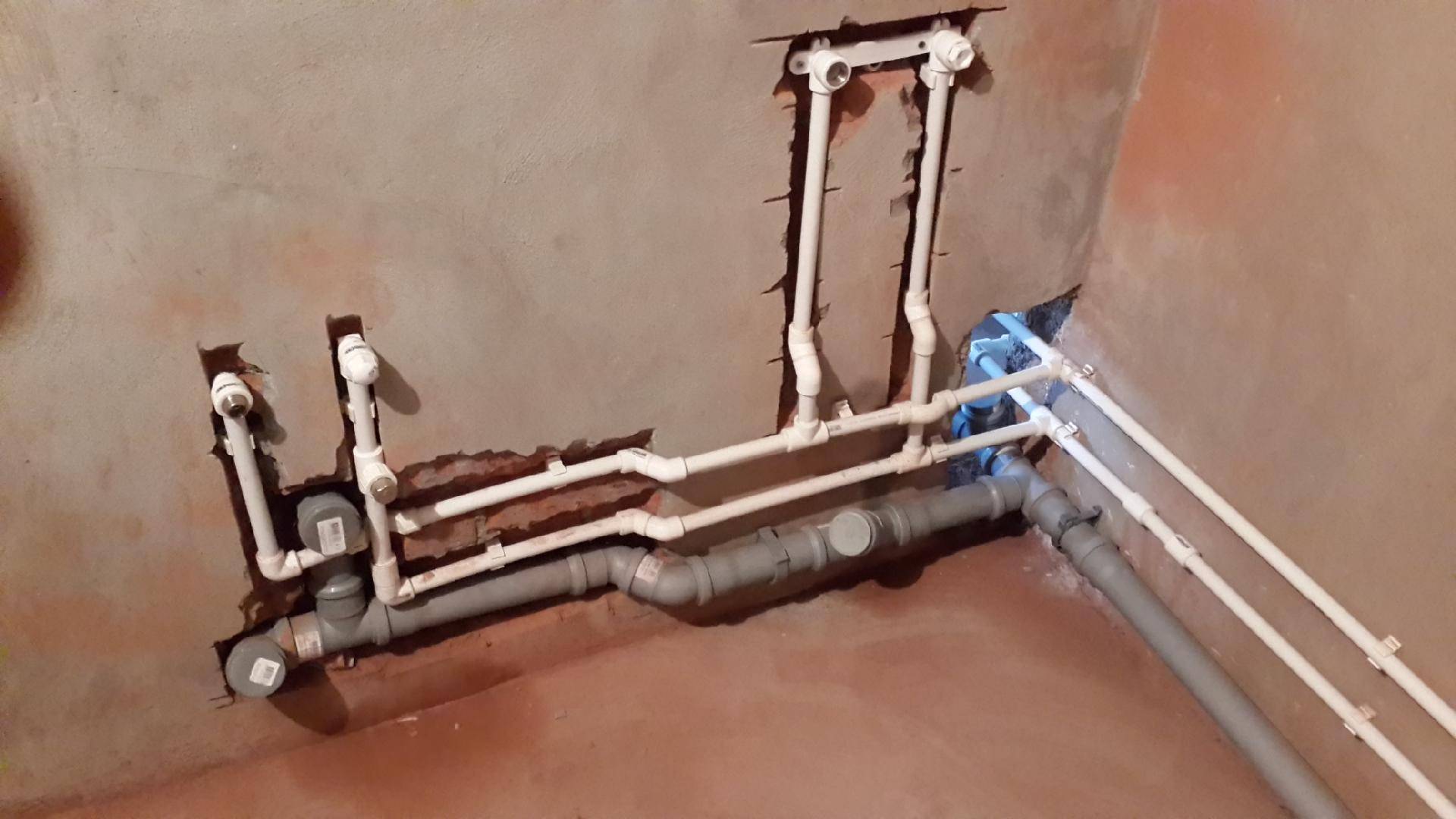 Разводка водопровода в квартире: основные схемы и сан.тех приборы