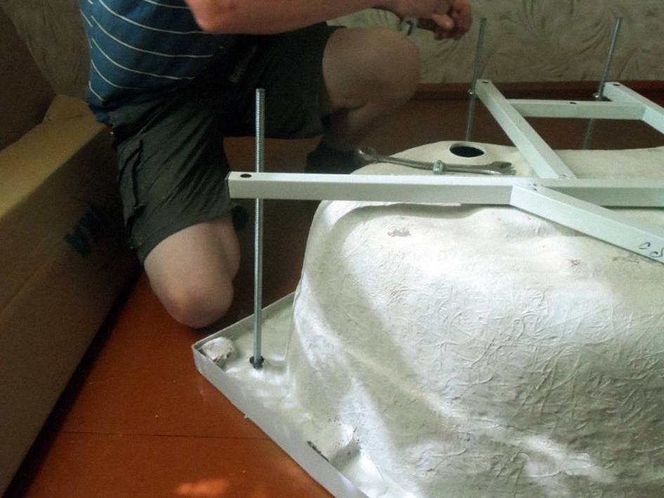Как выполнить ремонт поддонов душевых кабин своими руками
