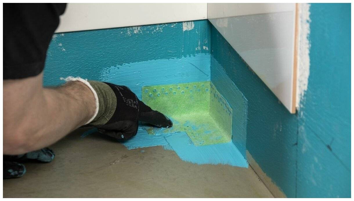 Гидроизоляция в ванной под плитку: стены, пол, выбор материала