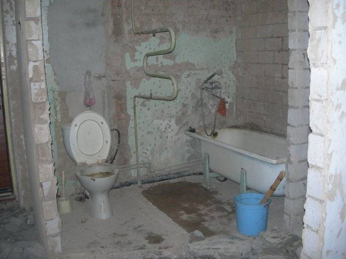 Демонтаж перегородки между ванной и туалетом — инструкция