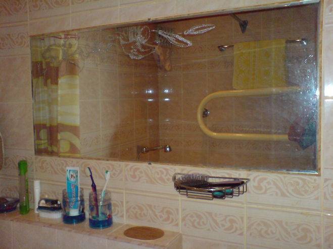 Монтаж зеркала в ванной на плитку. как правильно повесить зеркало в ванной комнате на плитку
