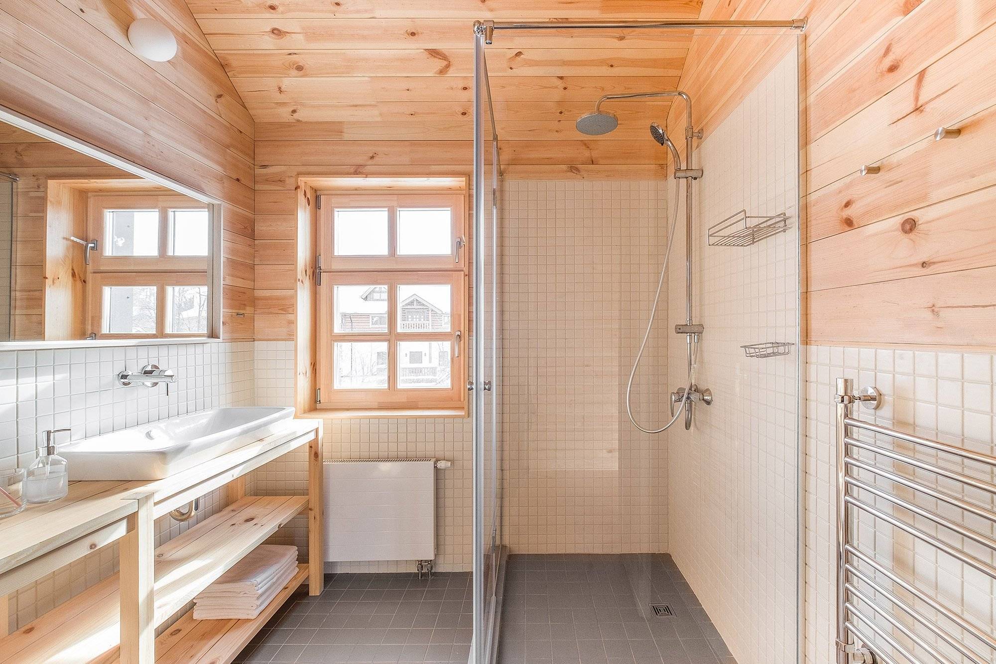 Видео, как правильно сделать ванную комнату каркасного дома