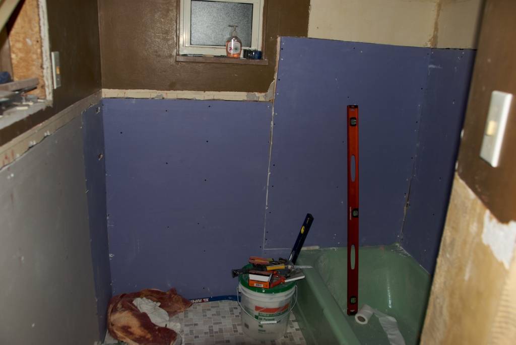 Стена в ванной из гипсокартона: какая должна быть толщина влагостойкого гкл для плитки на стены, как ванную комнату обшить гипсом под плитку своими руками