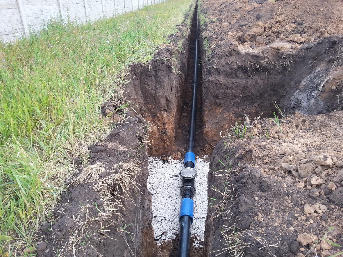 Глубина укладки водопроводных труб под землей в частном доме