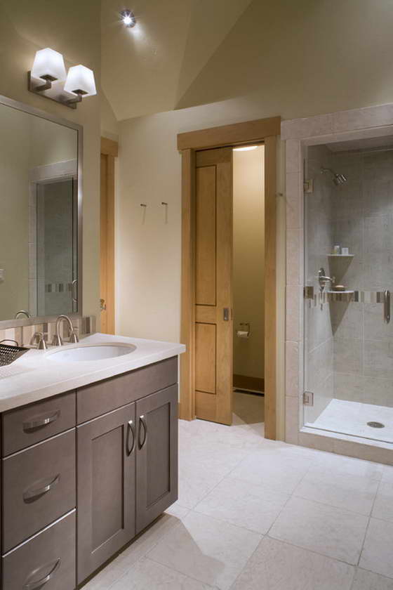 Удобство и простота раздвижной двери для ванной