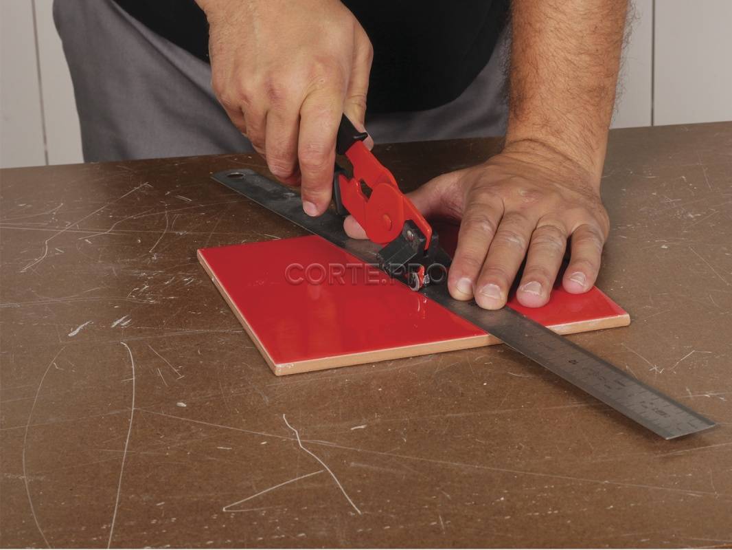 Как резать плитку без плиткореза в домашних условиях, советы и рекомендации