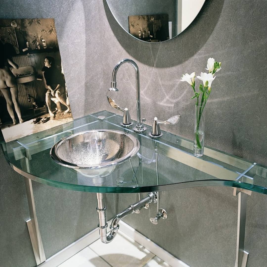 Угловая стеклянная раковина в ванную
