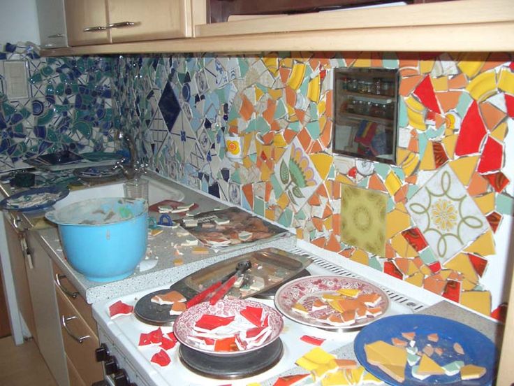 Как уложить мозаичные листы на кухонный фартук