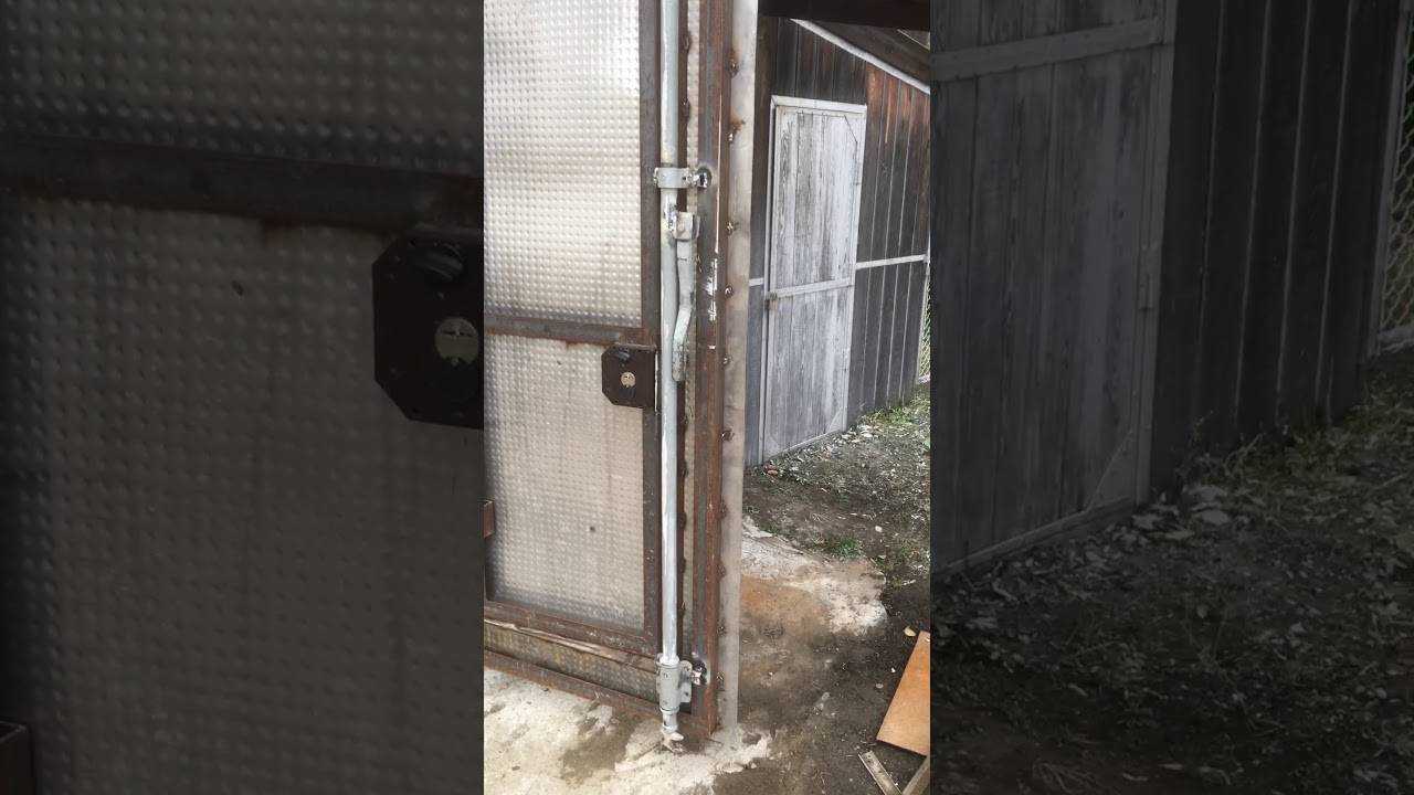 Задвижка на калитку: щеколда своими руками, засов, запор, фото, видео, чертеж и схемы