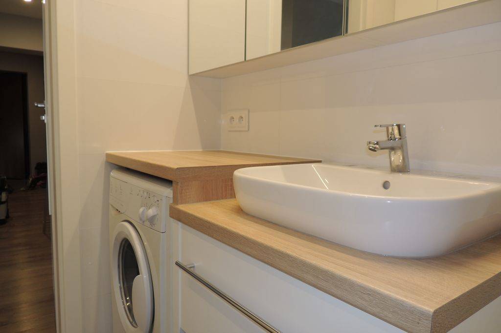 Деревянная столешница для ванной комнаты