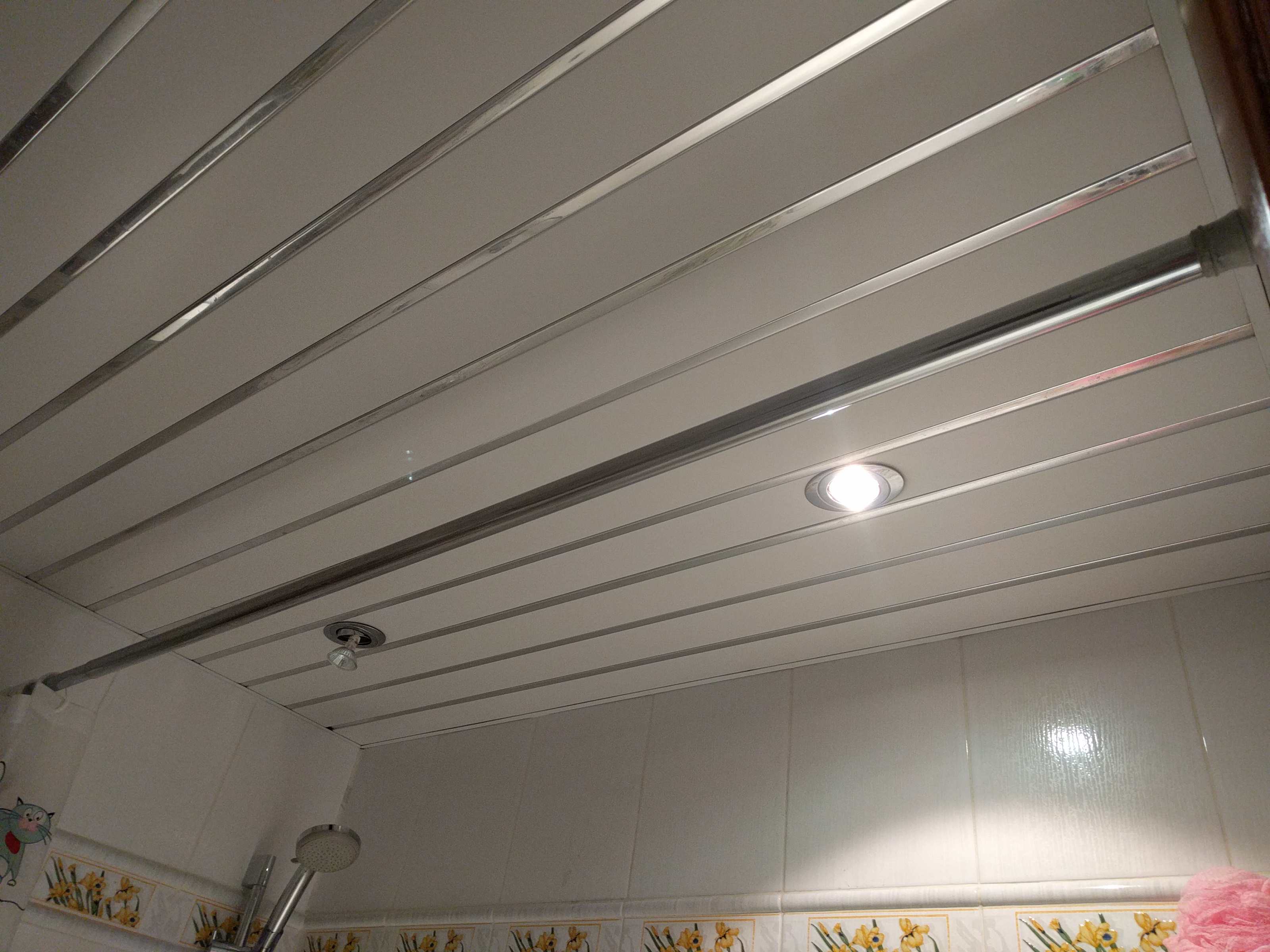 Потолок подвесной реечный алюминиевый закрытого типа, NCS s0500-n