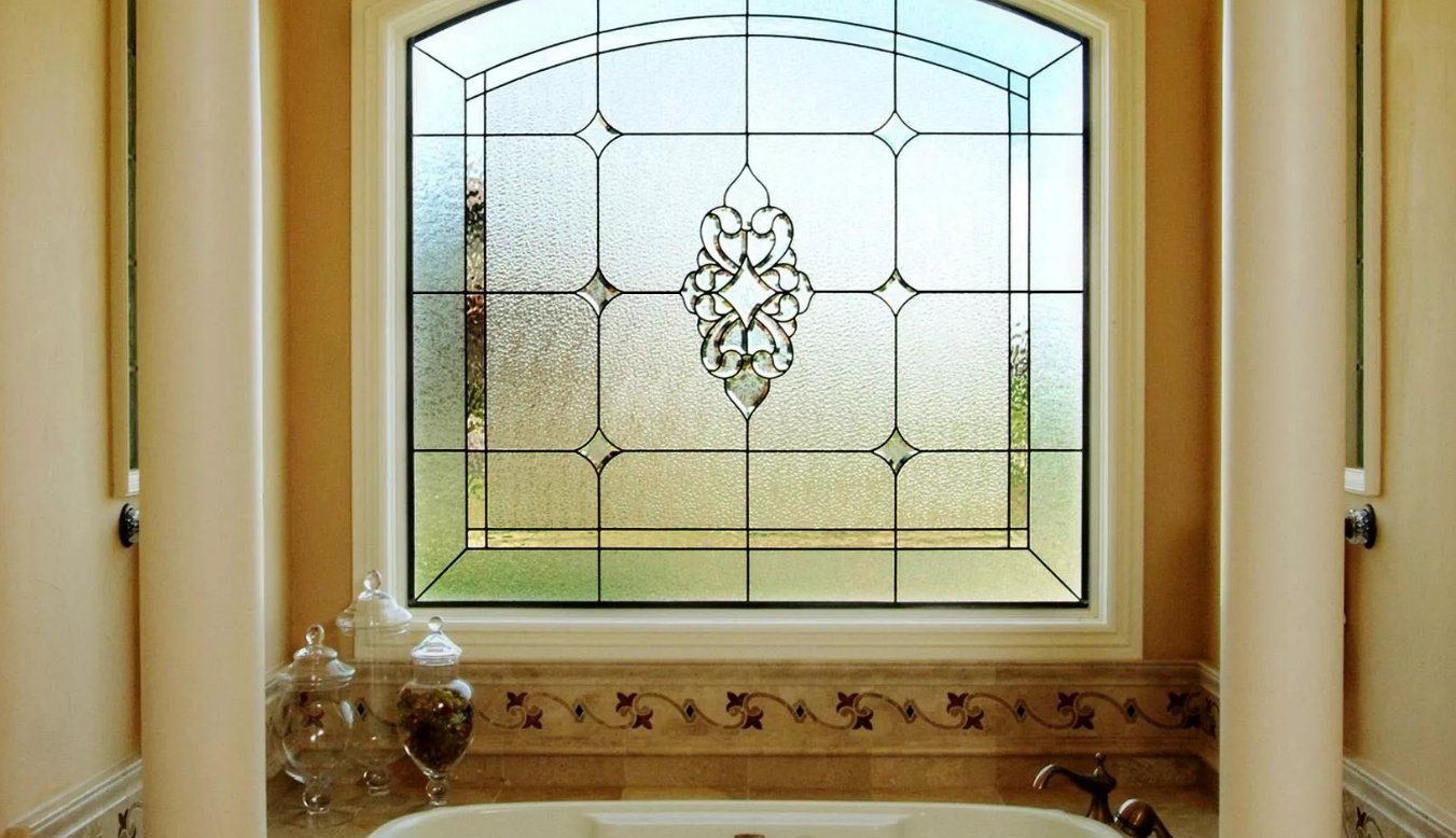 Витражное стекло в ванной