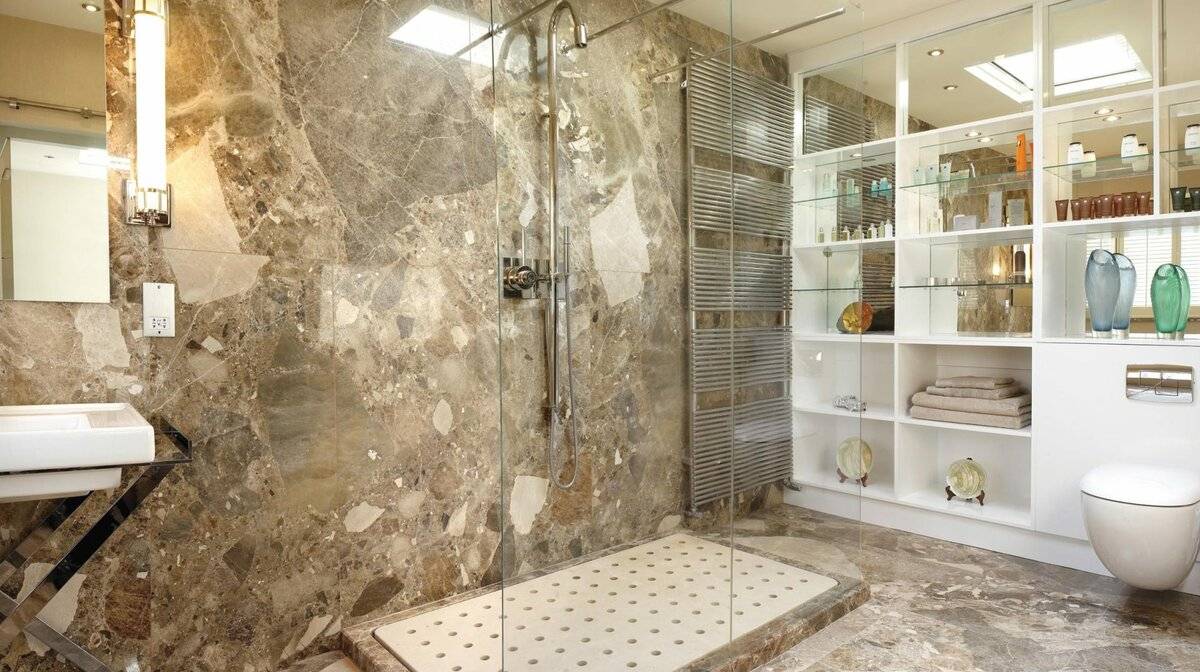 Ванная под мрамор: дизайн интерьера с помощью керамической плитки, фото