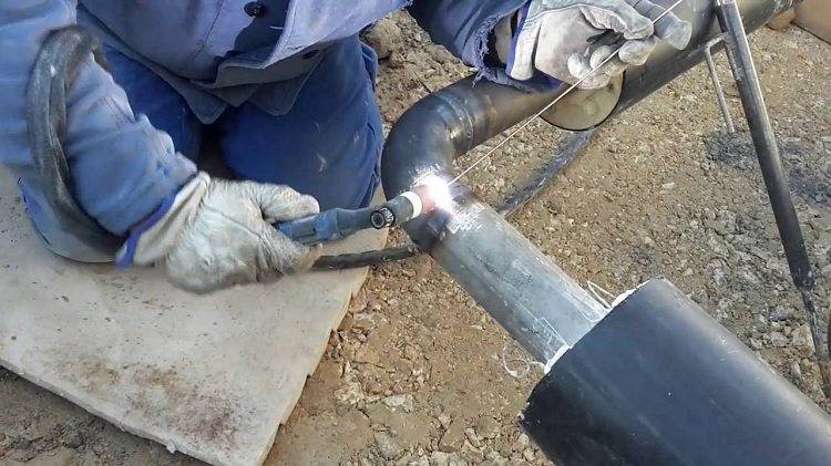 Как заварить трубу с водой электросваркой