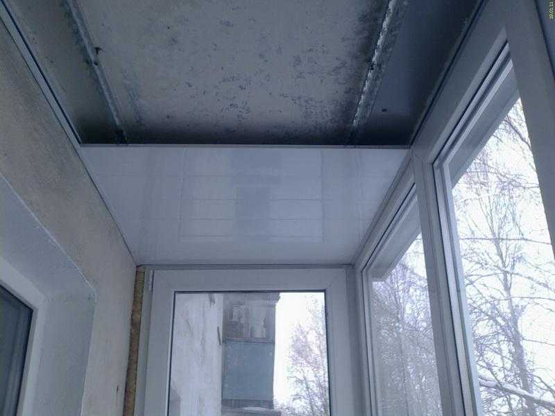 Ремонт и отделка потолка на балконе