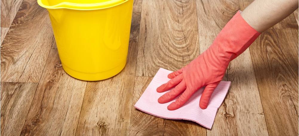 Как отмыть линолеум от въевшейся грязи, жира, пятен в домашних условиях: лучшие способы и пошаговая инструкция