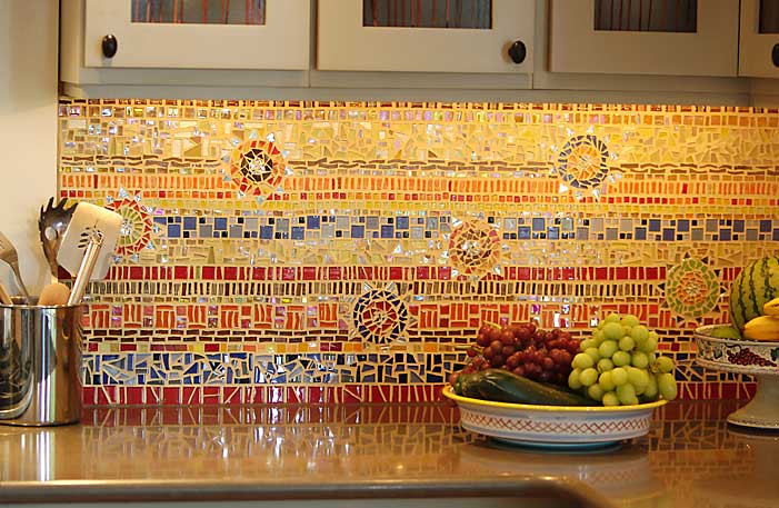 Фартук для кухни из мозаики: виды и укладка (70 фото)