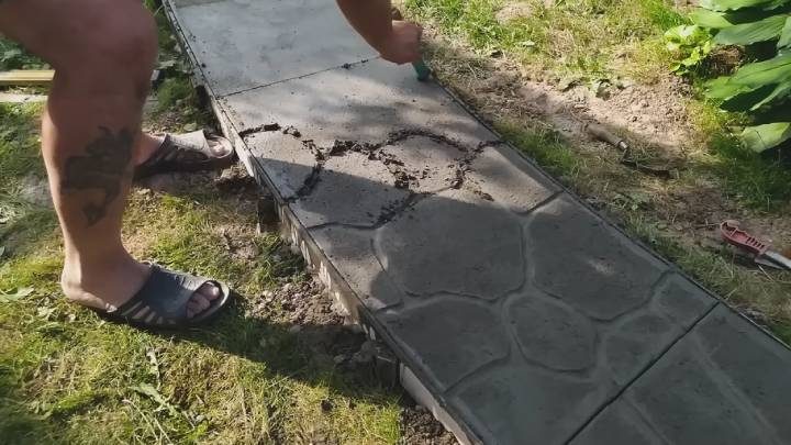 Дорожки на даче своими руками: 🚧 бетонные и эконом варианты, как сделать деревянные