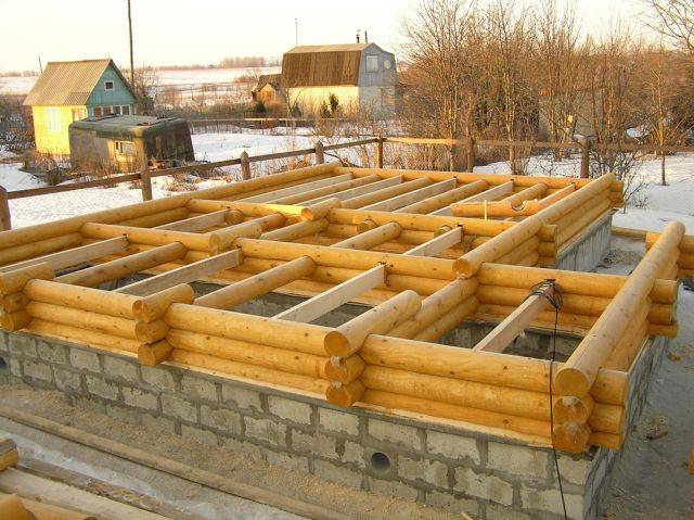 Определяем лучший вид фундамента для бревенчатого дома
