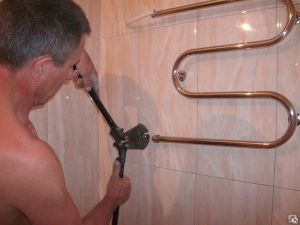 Установка полотенцесушителя в ванной своими руками: инструкция, монтаж и видео