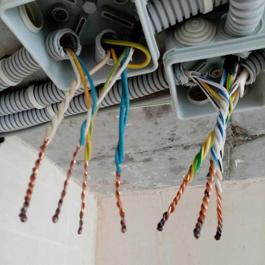 Как соединить 4 провода в распаечной коробке