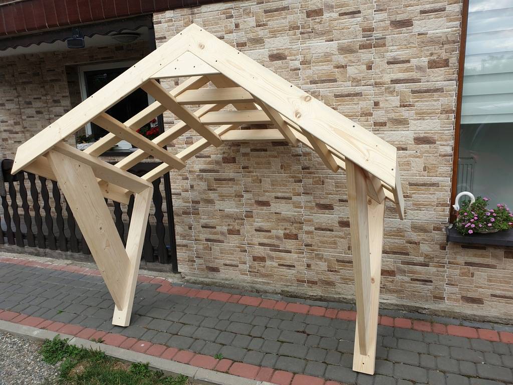 Навес над крыльцом частного дома: деревянный и металлический своими руками