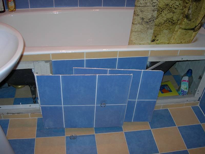 Как закрыть пространство под ванной при помощи пластиковых панелей и горизонтальных жалюзи