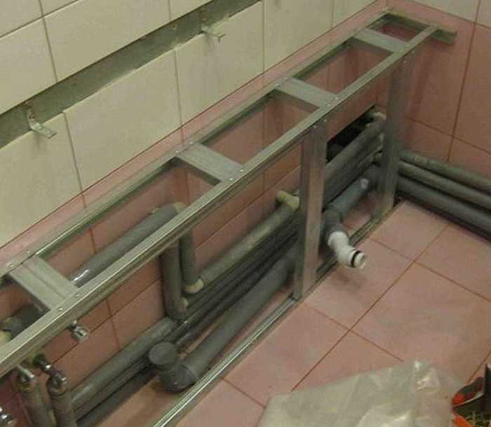 Как закрыть трубы в ванной: сантехнические и водопроводные сети со счетчиком, правильная их заделка