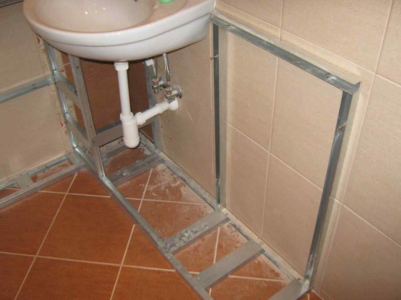 Как спрятать трубы в ванной: как скрыть канализационные и водопроводные трубы под плитку, как зашить, чем закрыть стояк, нишу, маскировка труб в стену, фальш стена
