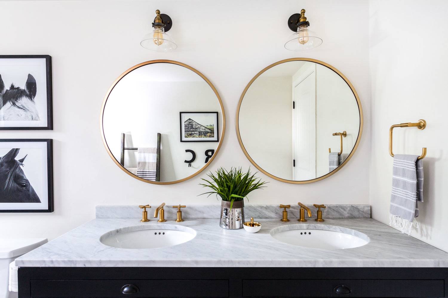 Зеркало в ванную комнату (65 фото): 6 подсказок о том, как определиться с выбором
