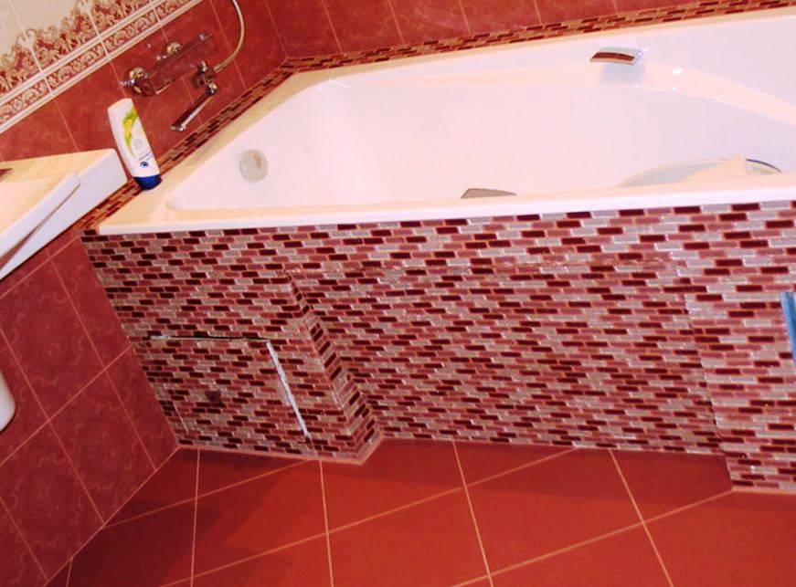 Установка ванны в ванной под плиткой. Ванна облицованная плиткой. Обкладка ванной плиткой. Обложить ванную плиткой. Обложтьь авгныю плитковй.