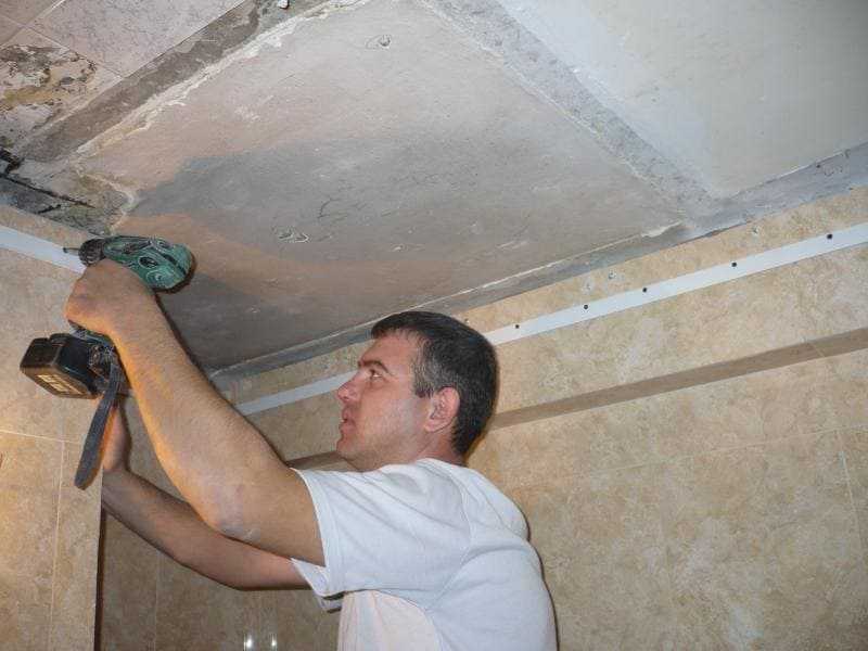Как сделать подвесной потолок в ванной - монтаж подвесного потолка (+фото)