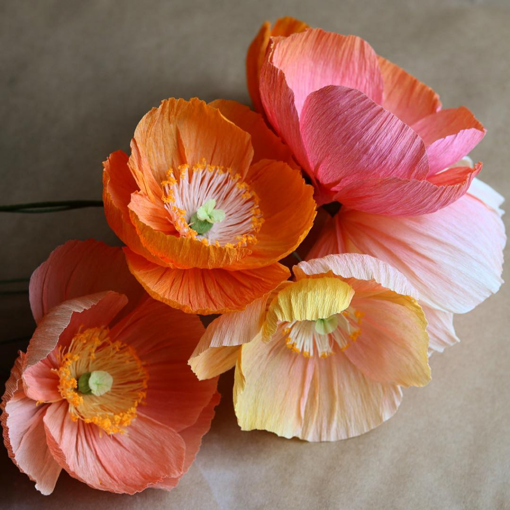 Легкие поделки из гофрированной бумаги пошагово. как сделать цветы из гофробумаги (60 фото)