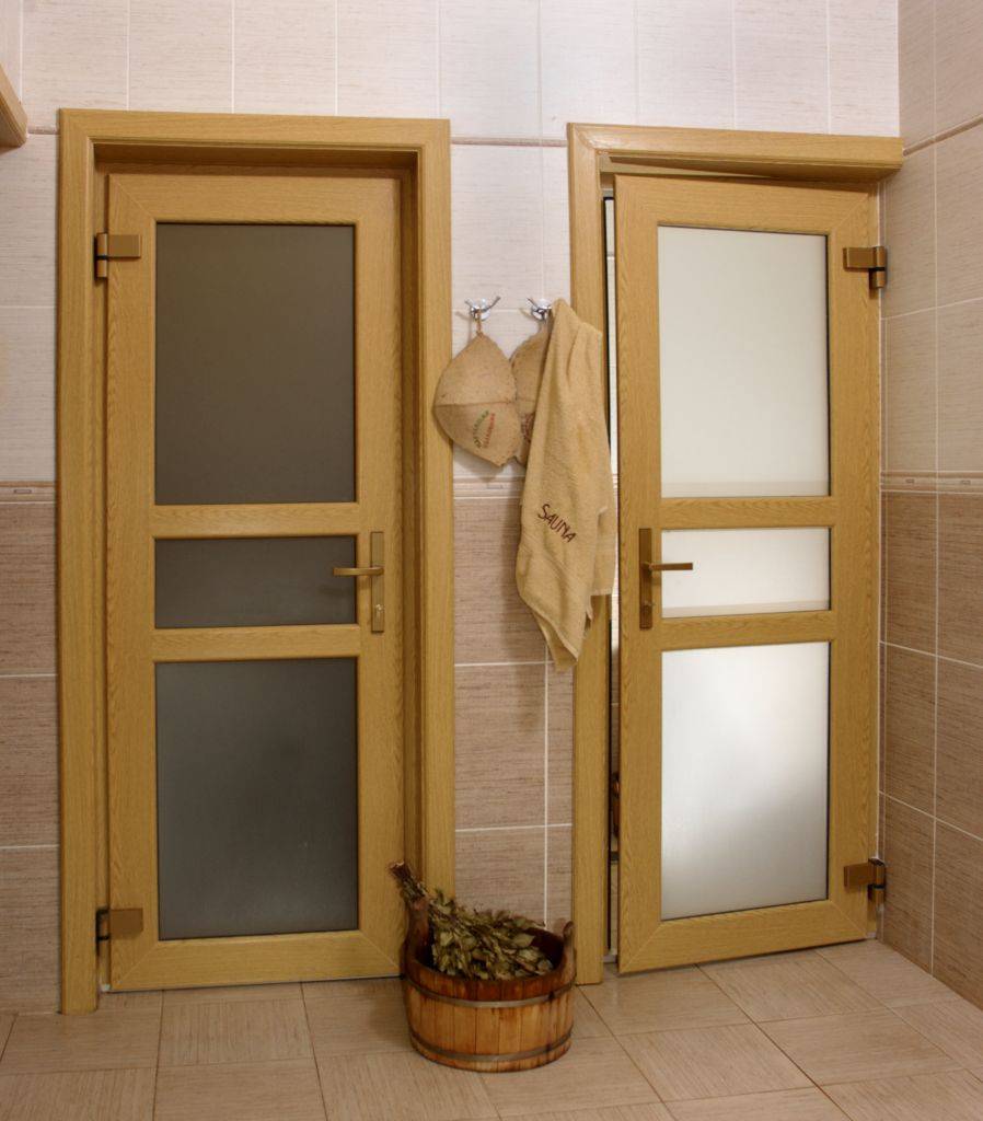 Пластиковые двери в ванную и туалет: фото, обзор вариантов