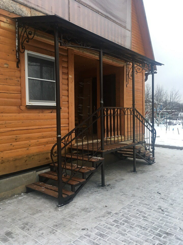 Металлическое крыльцо